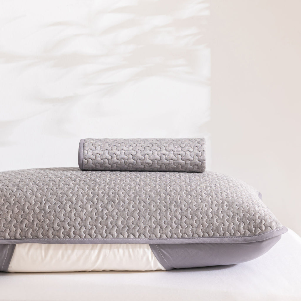 Couverture de l'appuie-tête avec couche d'isolement