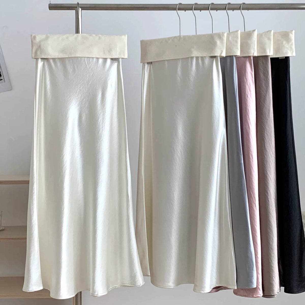 Jupe en satin acétate pour femmes