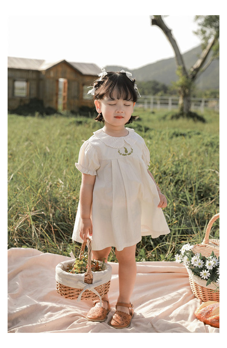 Robe blanche brodée en coton pur pour les filles