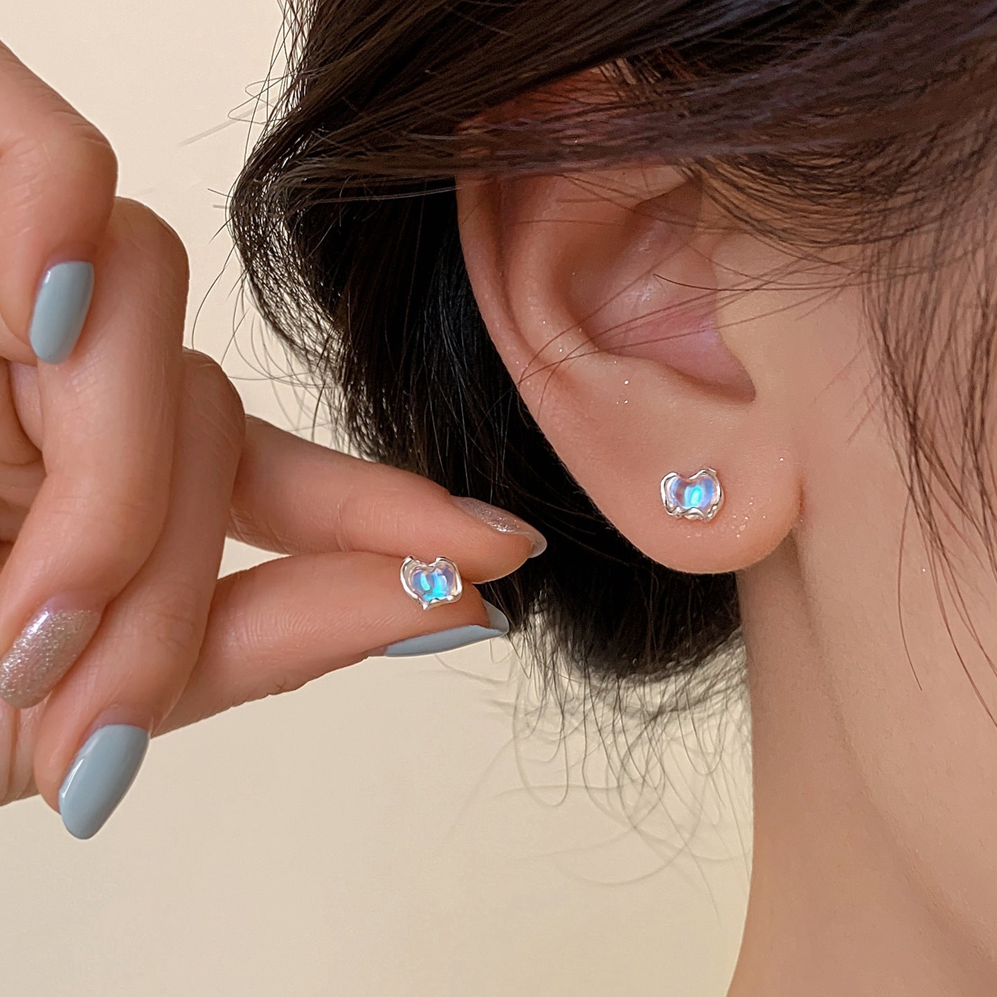 Boucles d'oreilles en forme de coeur en pierre de lune Niche et design pour les femmes