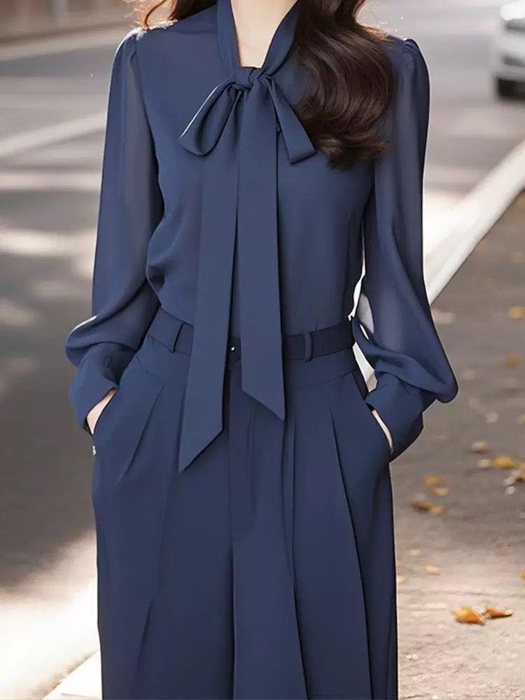 Élégante et chic Set de chemise bleue avec une petite robe