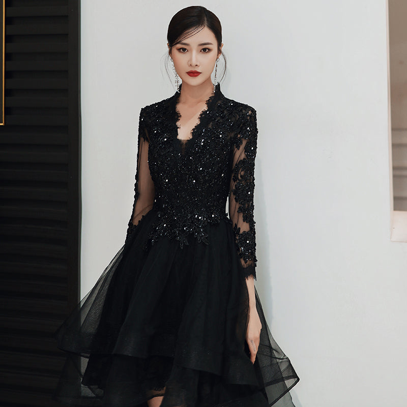 Robe de soirée noire féminine et luxueuse