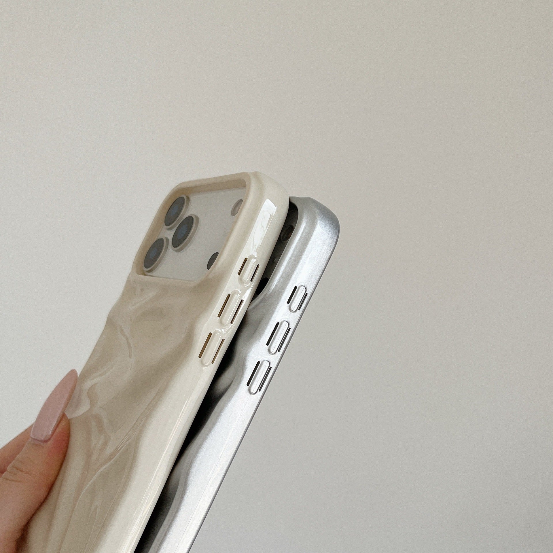 Haute qualité crème blanc plissé cas téléphone modèle