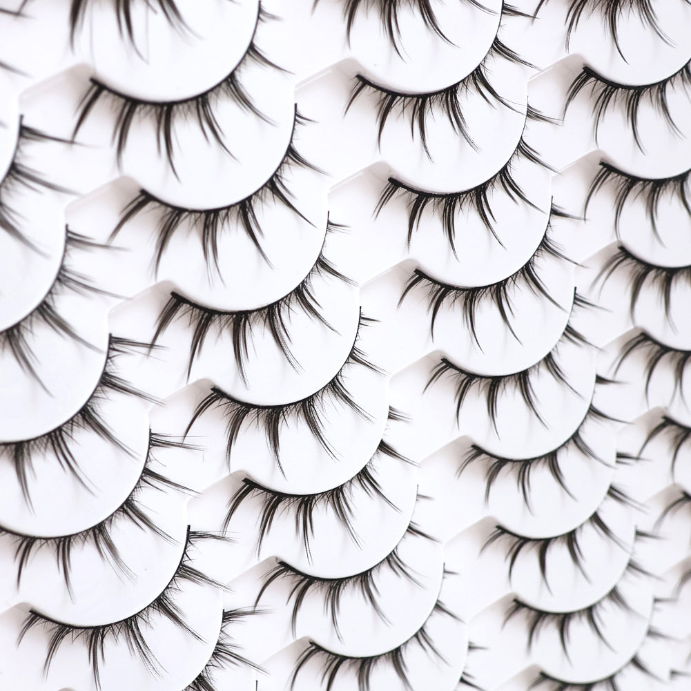 Les faux cils 3D sont multicouches