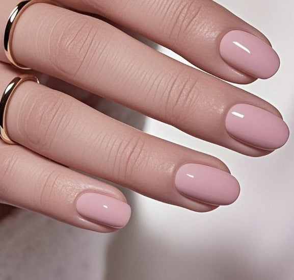 Les ongles artificiels en forme d'amandes longs de couleur solide pour femmes