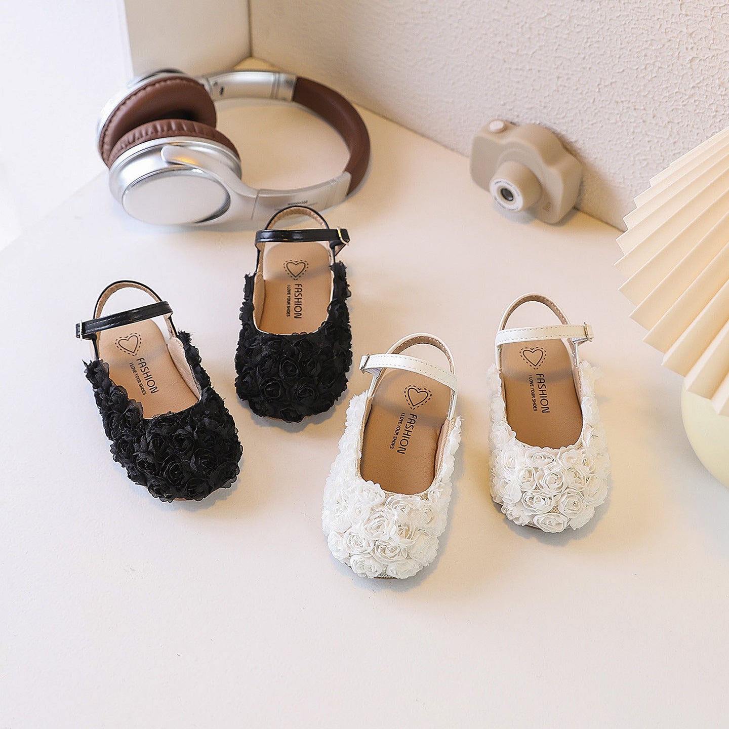 Sandales à talons plats à moitié fermées pour enfants