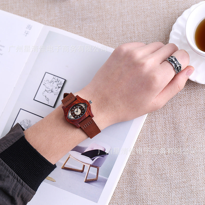 Qians Casual montre en bois une montre en bois de sandale avec un cadran accrocheur