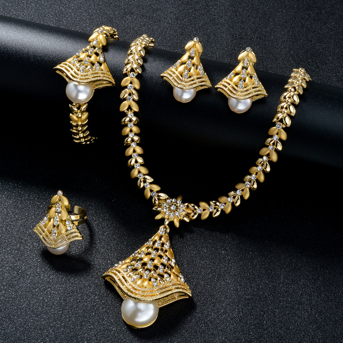 Collier de feuille dorée 18k pour bijoux