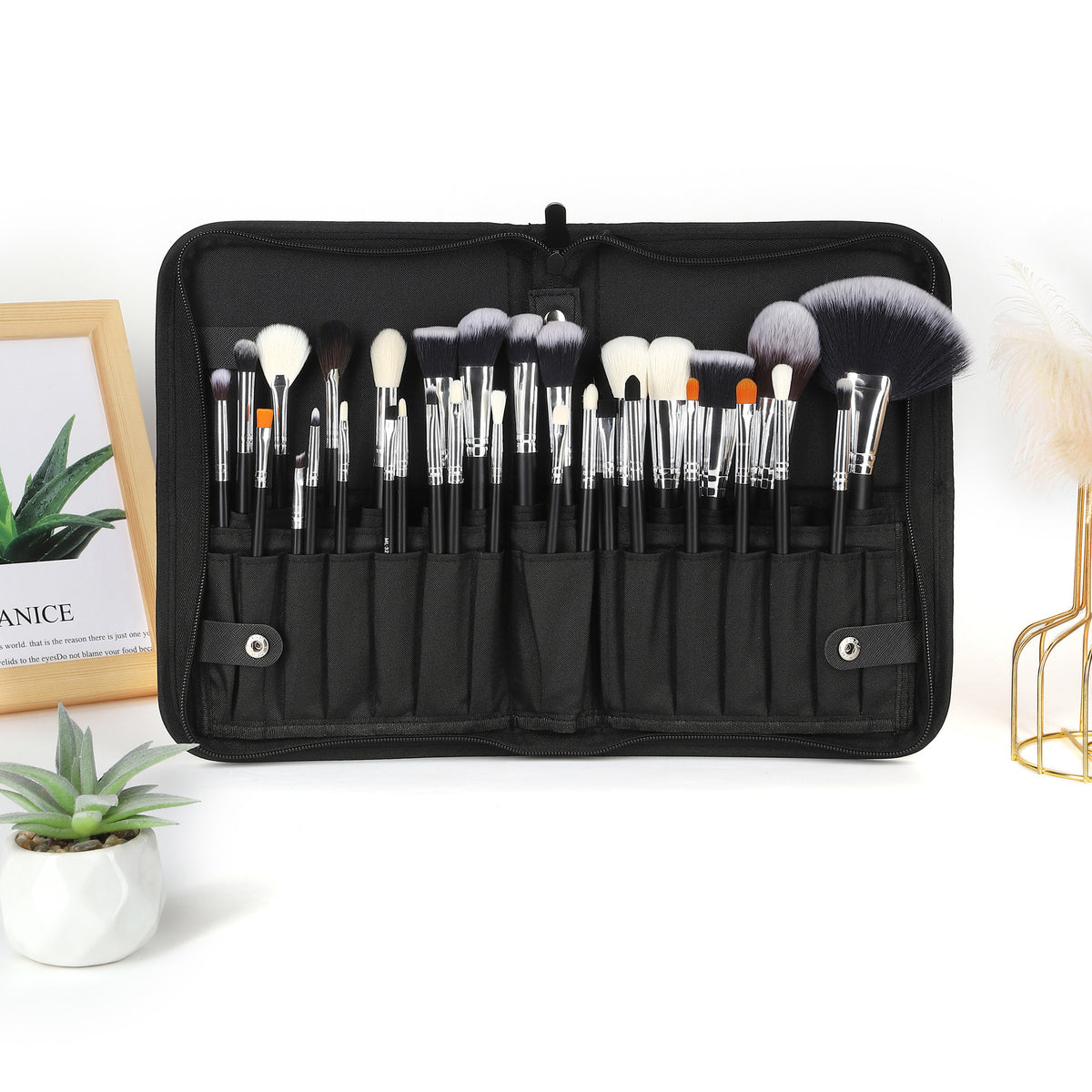 Vente Amazon Can Bulk 32 PCs Brush Suit Brush simple maquillage Sac en cuir avec poignée en bois