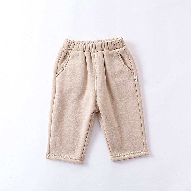 Garçon couleur solide avec des pantalons épais en fourrure