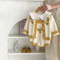 Bébé fille Manteau tricoté au crochet tridimensionnel