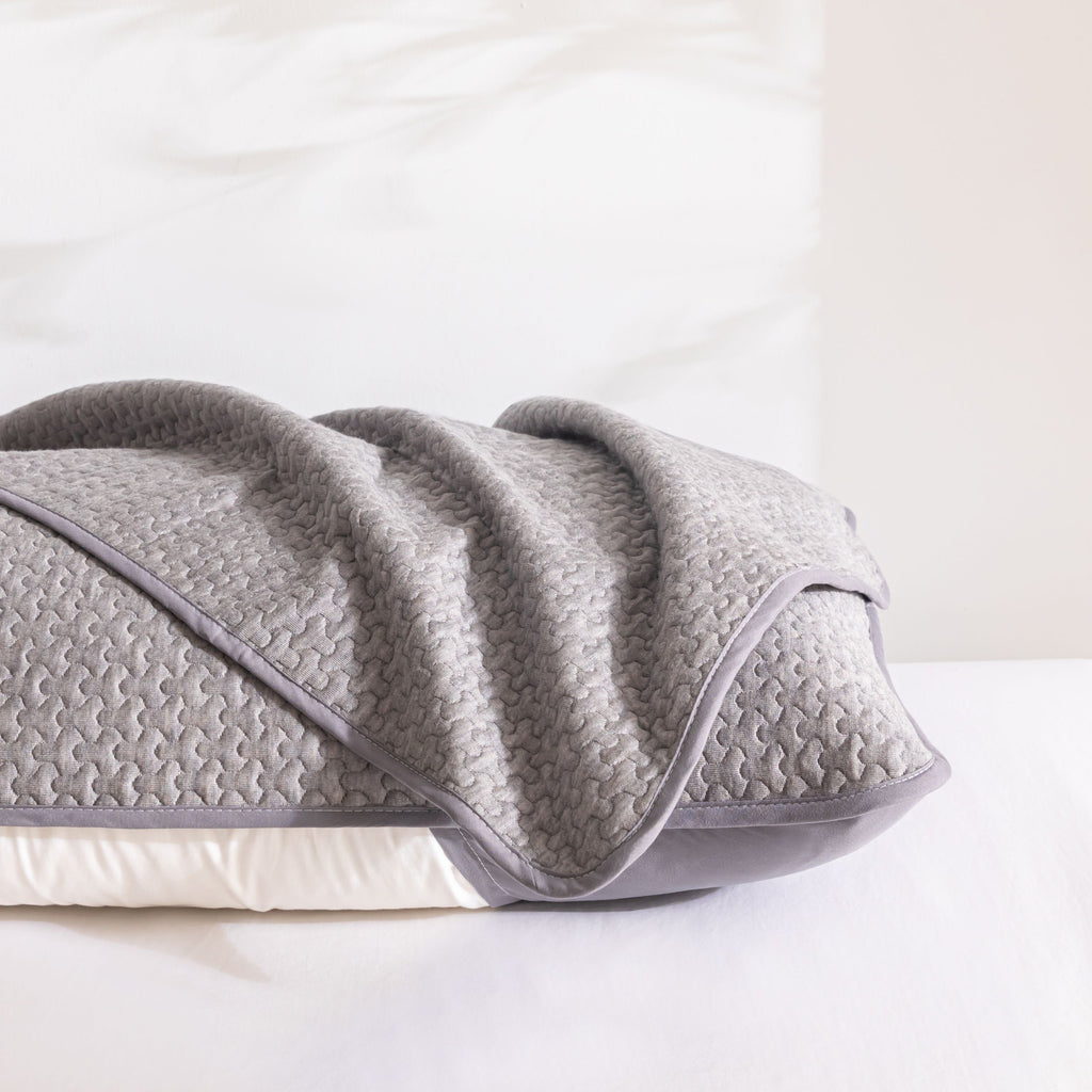 Couverture de l'appuie-tête avec couche d'isolement