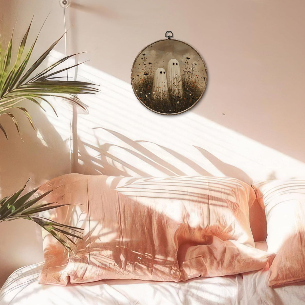 Vieux Halloween Ghost Round Wall Art