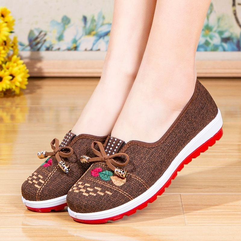 Chaussures en tissu brodé antidérapant avec une semelle souple