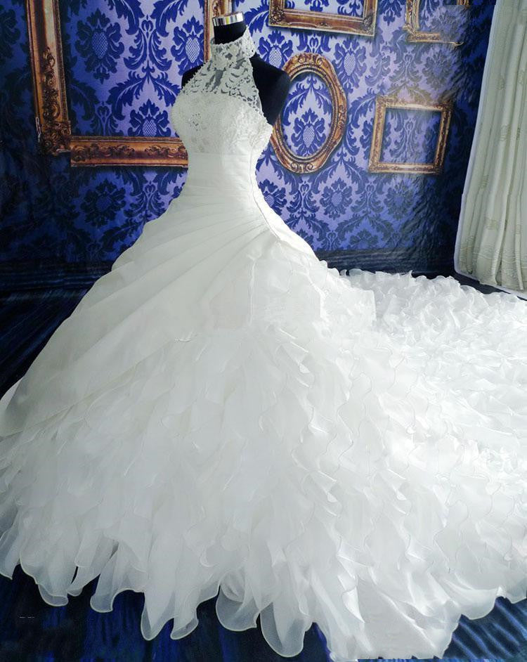 Robe de mariée Robe haut de gamme avec grande queue