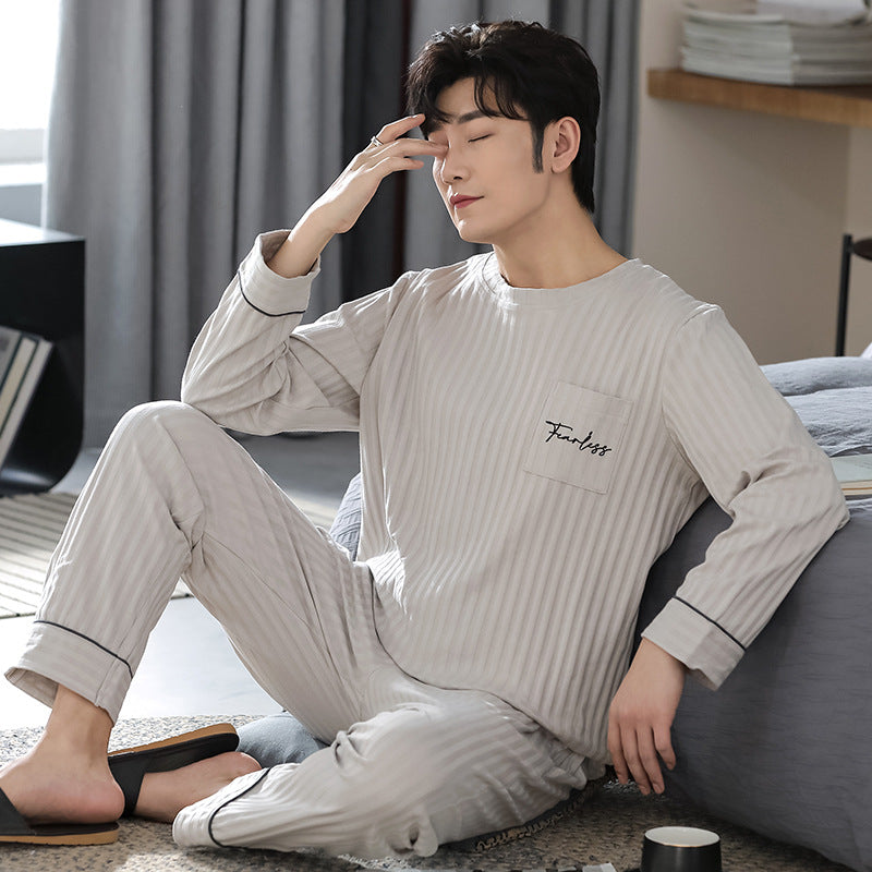 Printemps et automne L'usure de la maison des hommes de plus taille peut être déchirée à l'extérieur