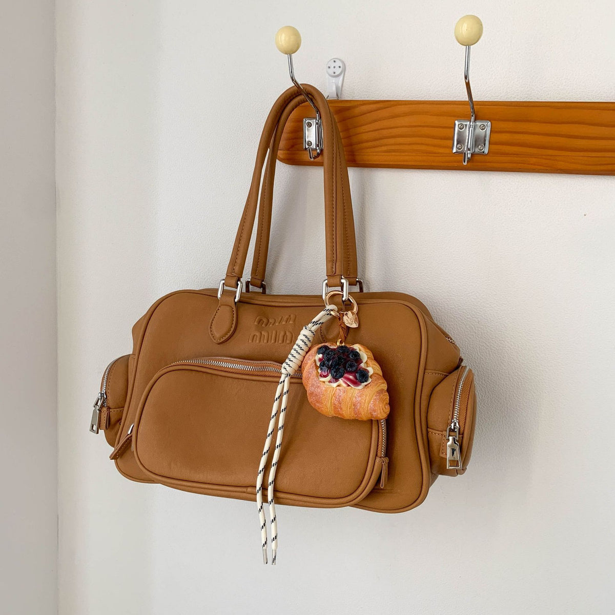 Cozy Après-midi Thé Simulation Crème de fruits Pendentif croissant