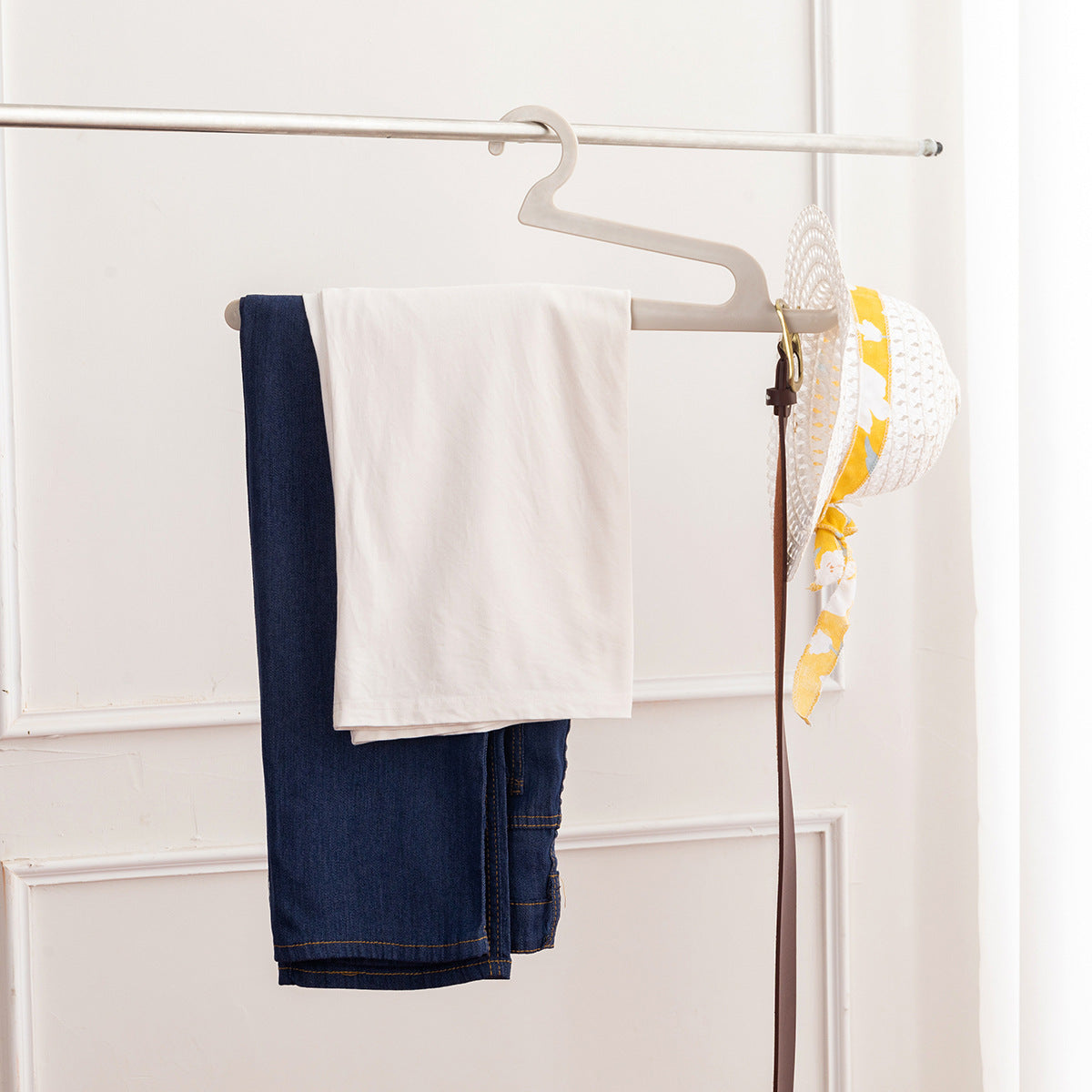 Suspension de pantalon ouverte en forme de Z