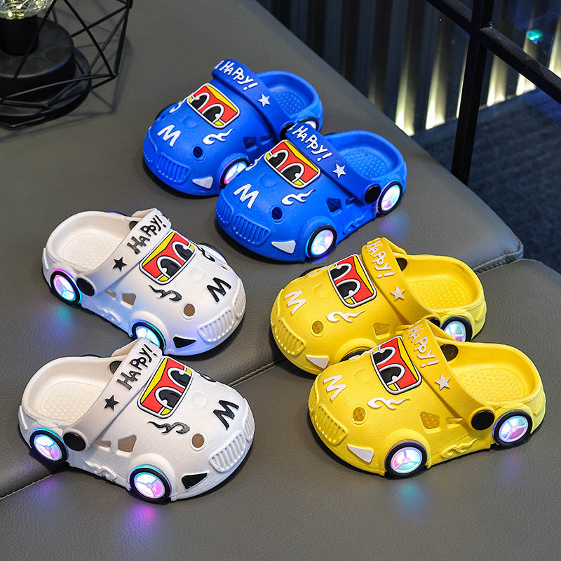 Pantoufles non glissantes à semelle souple en forme de voiture pour enfants