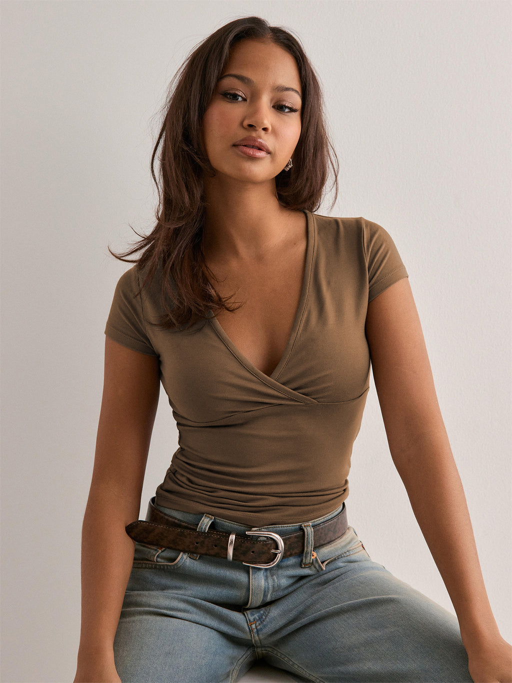 Style européen et américain Deep V-Neck Solid Color Waist-Cinching Slim-Fit Elegant Fashio