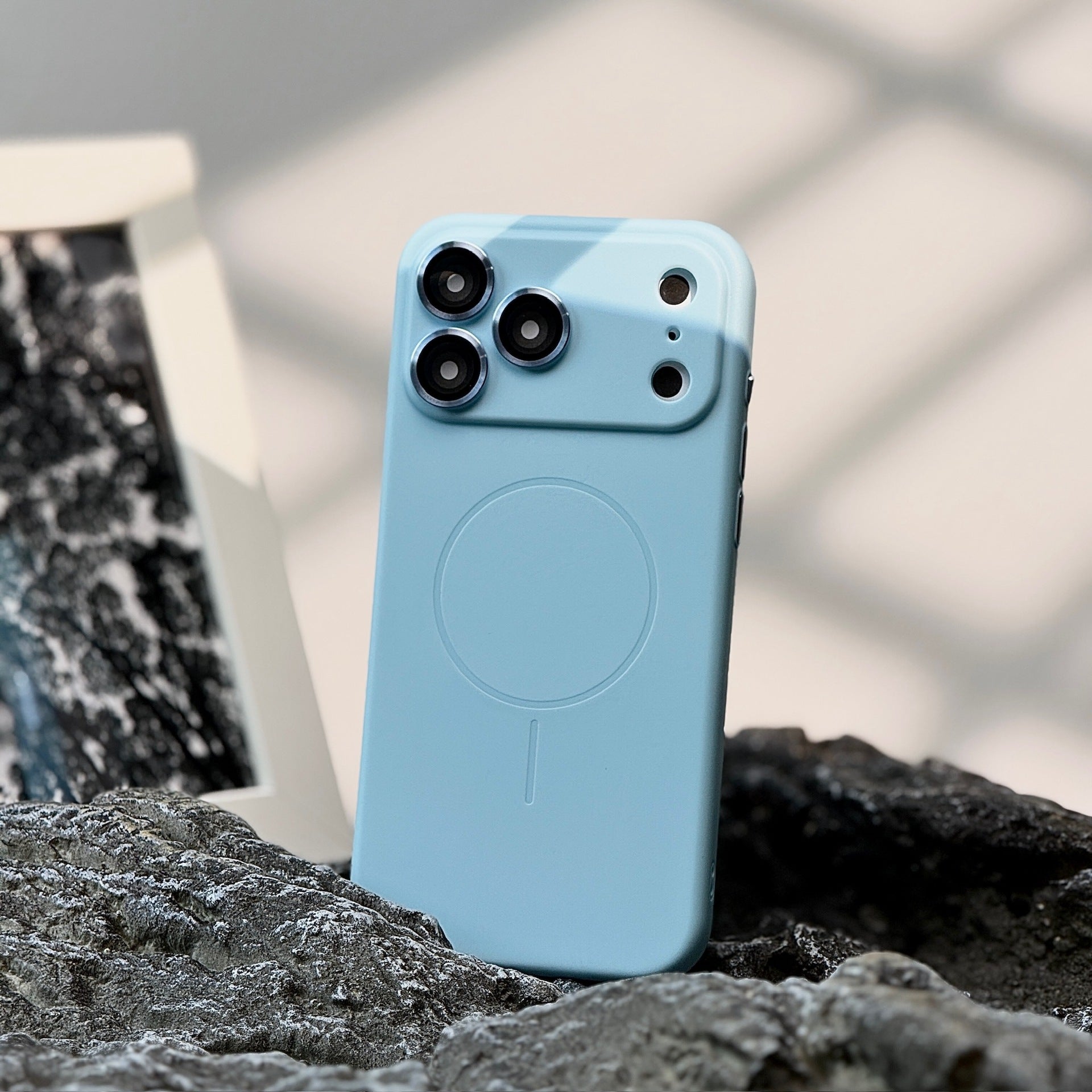 Skin Frosted Feeling Magnetic Suction Telephone Case Protecteur Lens All-inclusive Drop-resista