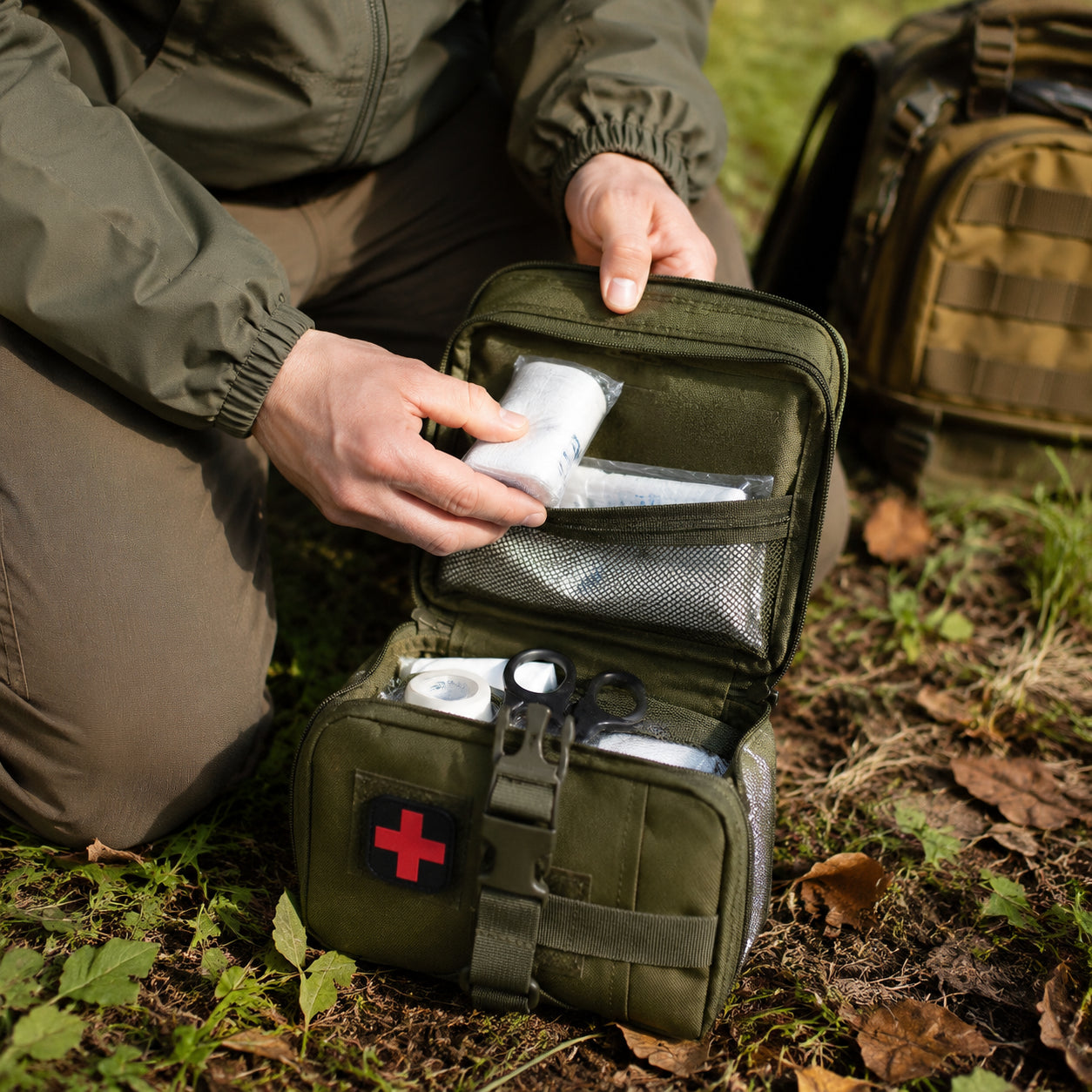 Trousse de premiers soins tactiques portatifs à l'extérieur - Organisateur d'approvisionnement médical portatif/montable