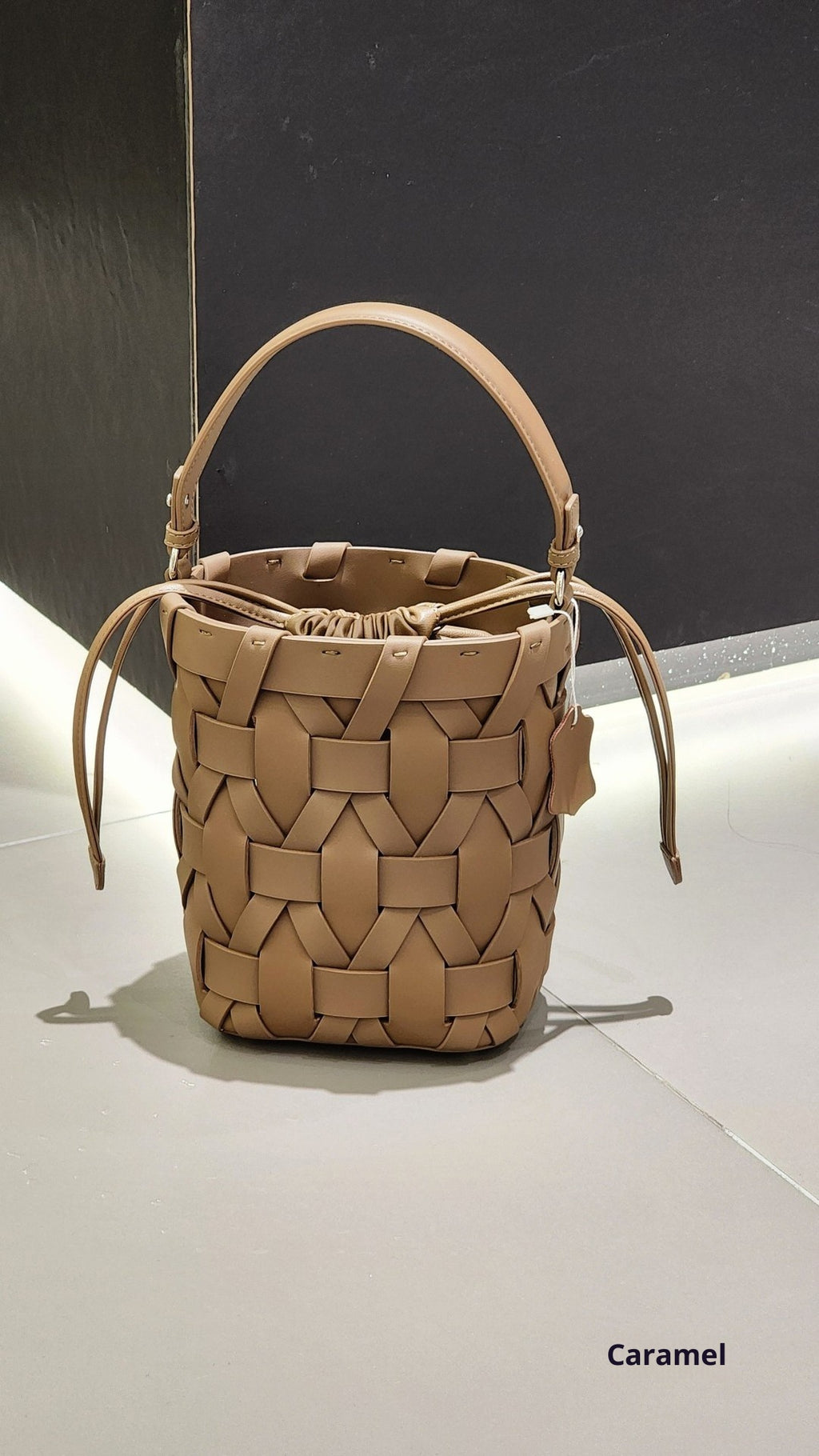Un sac croisé polyvalent et occasionnel