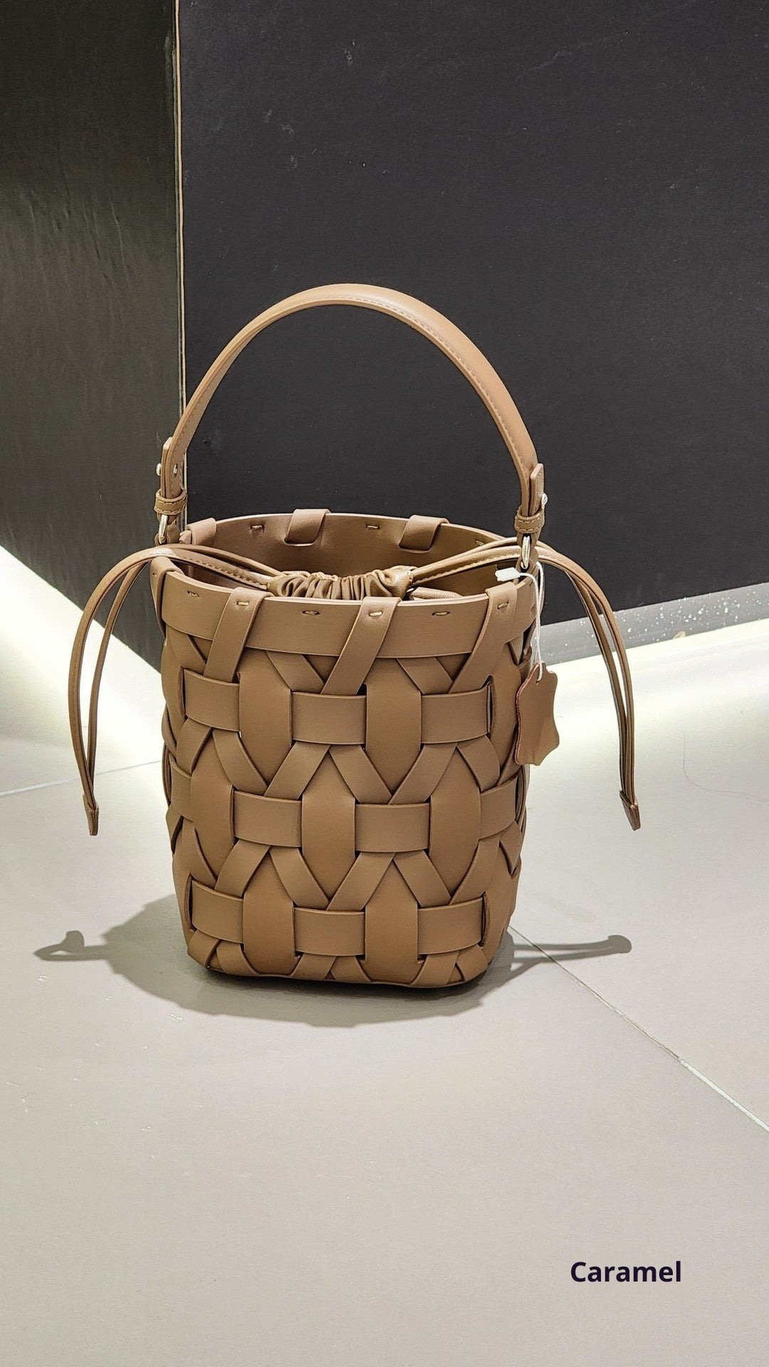 Un sac croisé polyvalent et occasionnel