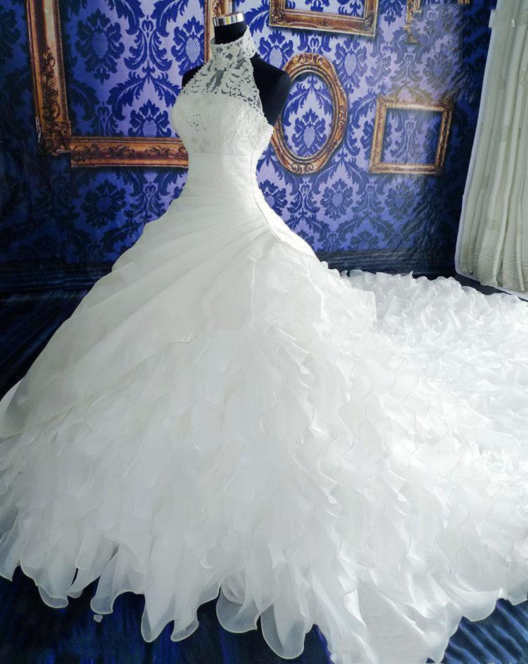 Robe de mariée Robe haut de gamme avec grande queue