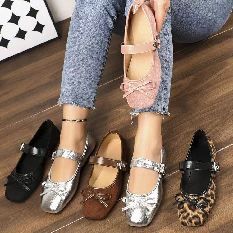 Chaussures plates de style français à gros orteil carré avec une Bow Detail