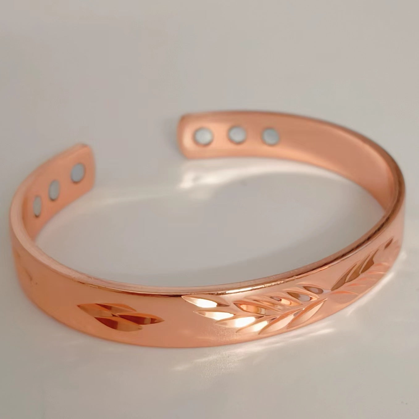 Bracelet pour femmes magnétiques de petite taille