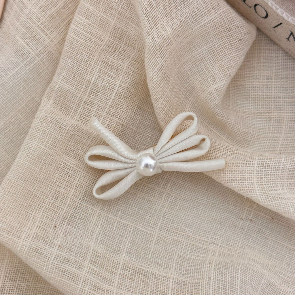 Clip latéral Bangs Pearl Bow Une paire de clips de canard