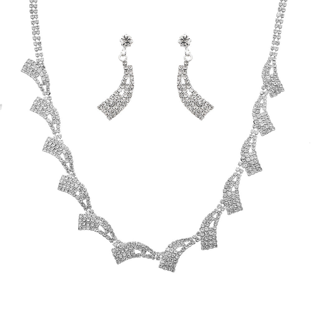 Niche Design personnalisé Boucles d'oreilles en corne de diamant complet