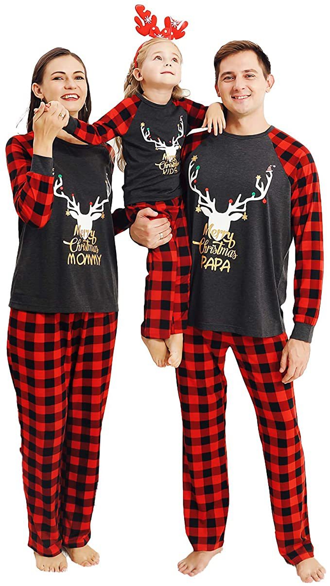 Ensemble de pyjamas familiaux et service à domicile