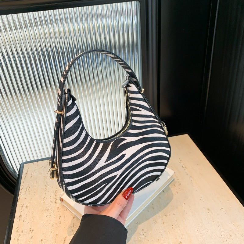 Rouge Personnalisé Sous-arm Mode Mesh Niche Design Sac de domptage à épaule unique