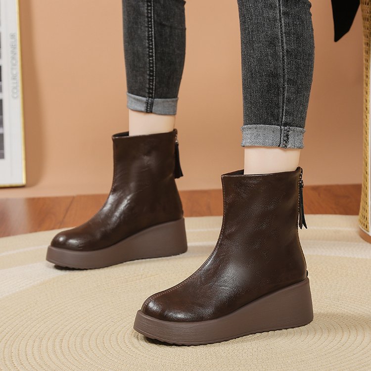 Mode rétro et bottes courtes confortables