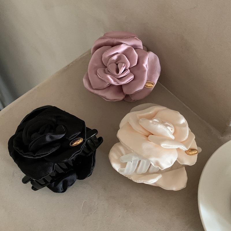 Chic Satin fleurs cheveux clip demi-haut coiffeur