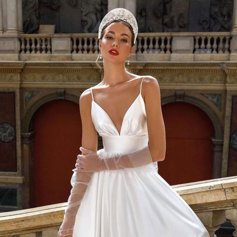 European And American-style Deep V-col Strap Satin robe de mariée légère