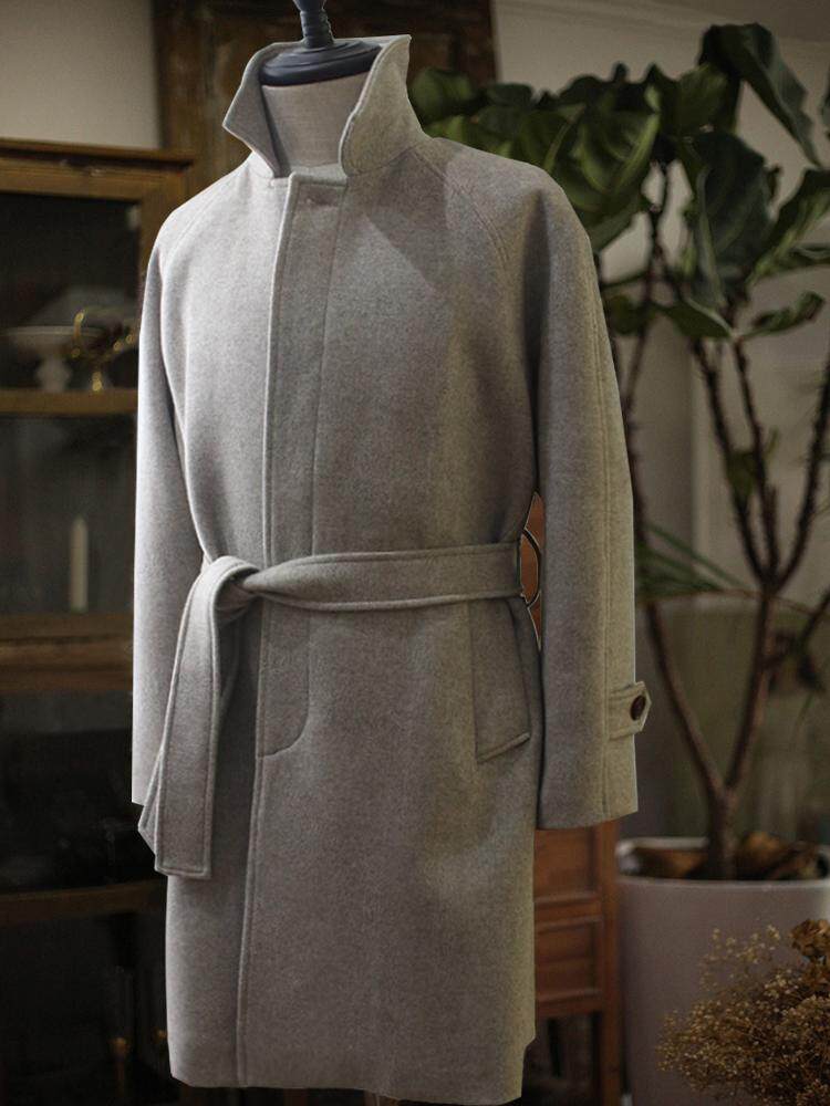 Manteau de laine de longueur moyenne pour hommes avec boutons de corne Et un collier de lapel