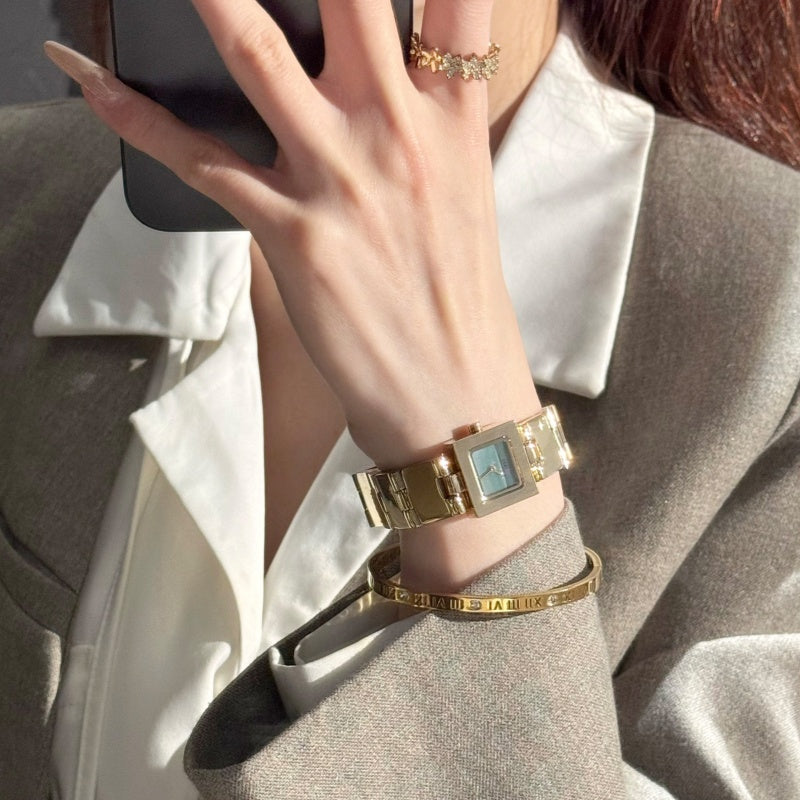 Petite montre carrée légère de luxe Niche mode Minimalis pour les femmes