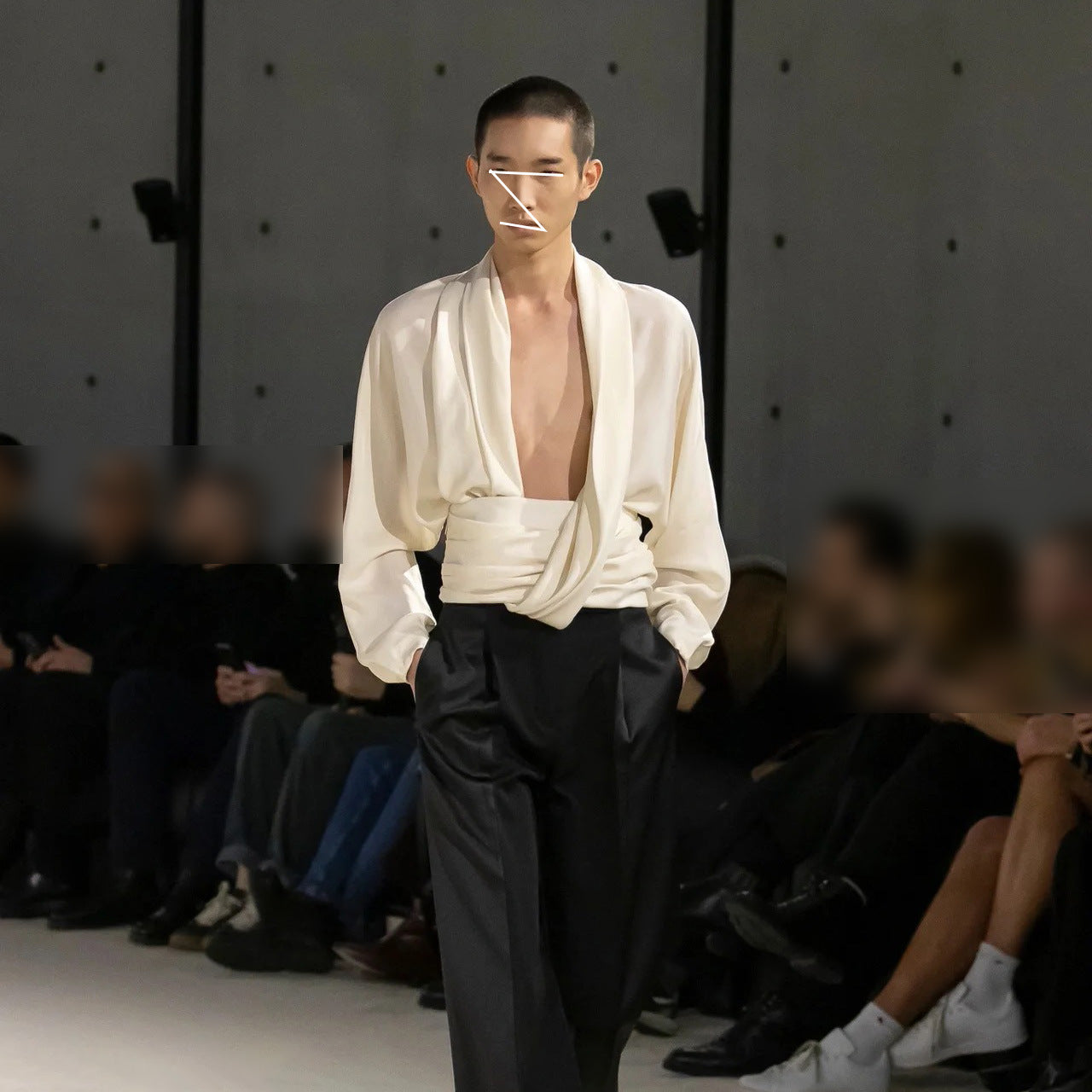 T-shirt à manches longues plissées en drap de taille basse