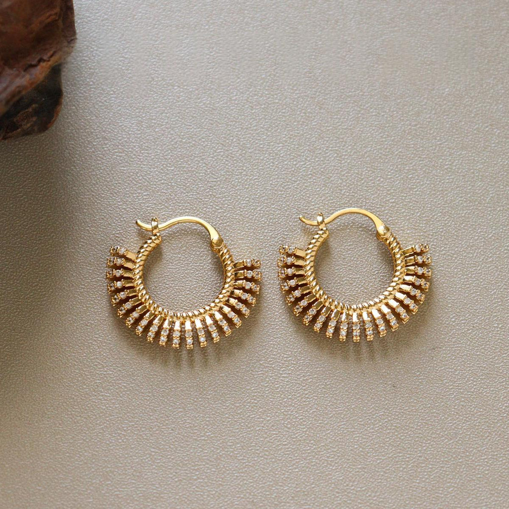 Automne Arrivée Fashionable Delicate Fan-Shaped Or-Plate Zircon Boucles d'oreilles