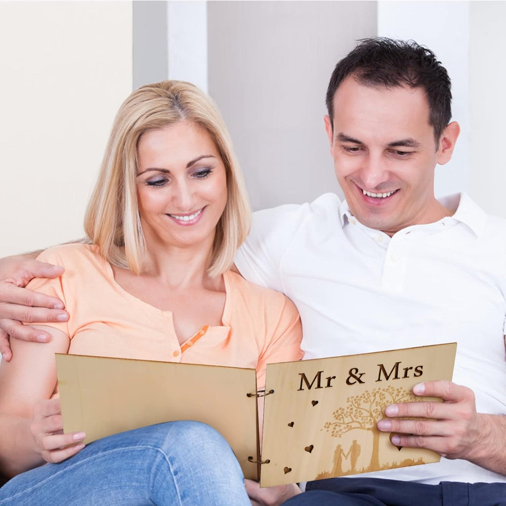 Livre d'or unique de mariage en bois – gravé avec Mr & Mrs