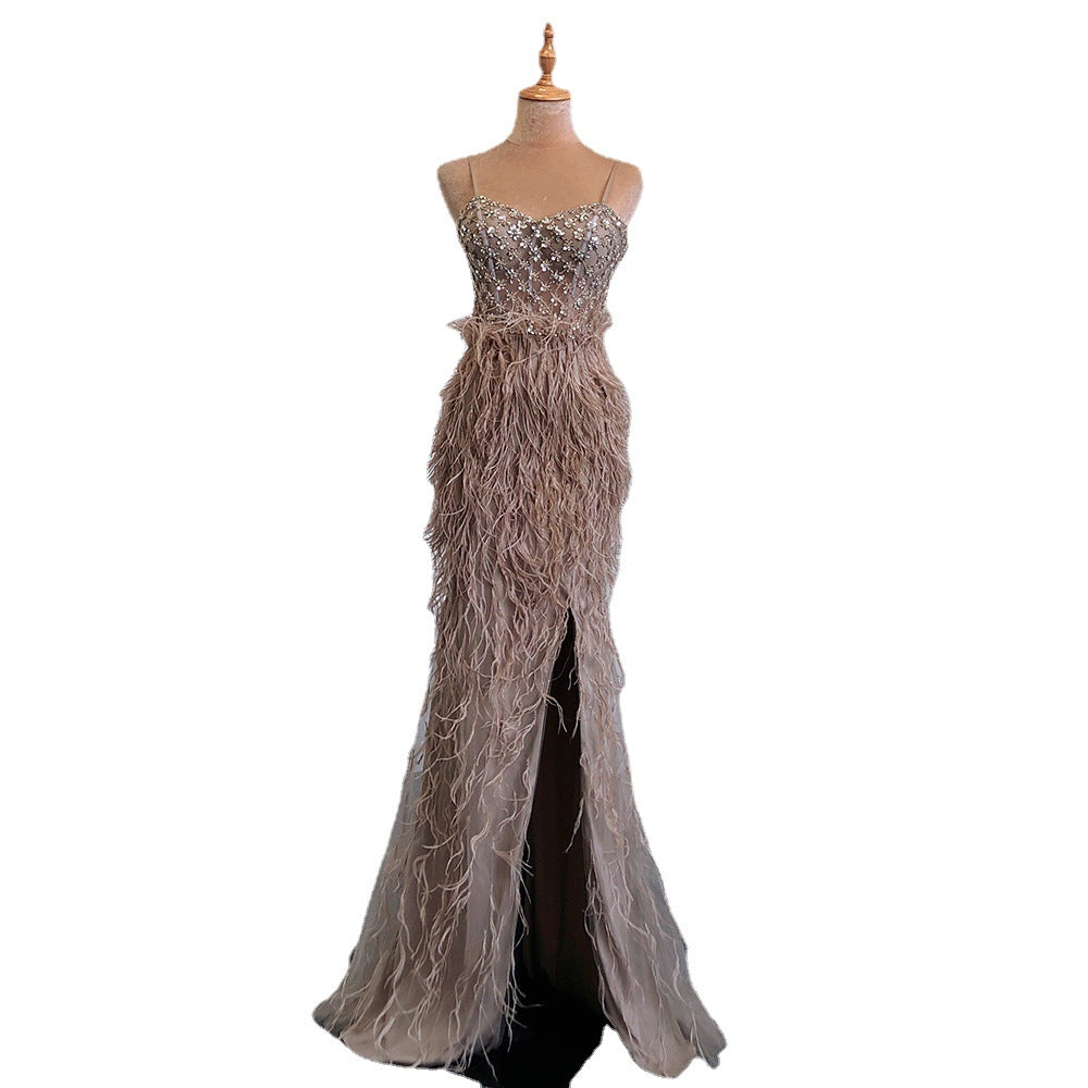 Robe de banquet annuelle de fête de l'hôte en plume de suspension