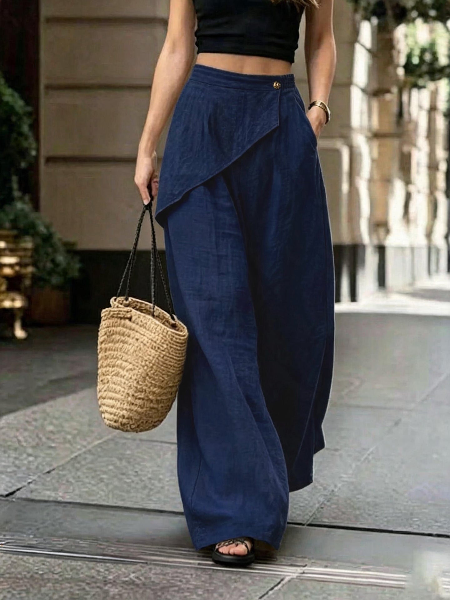 Pantalons à jambes larges pour femmes avec un design non conventionnel et niche