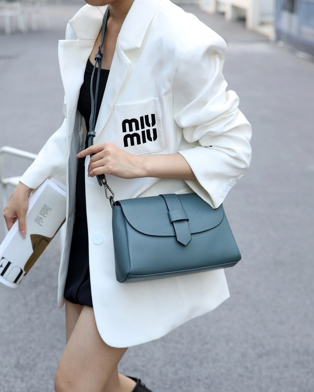 Sac souple en cuir pour femmes d'âge moyen