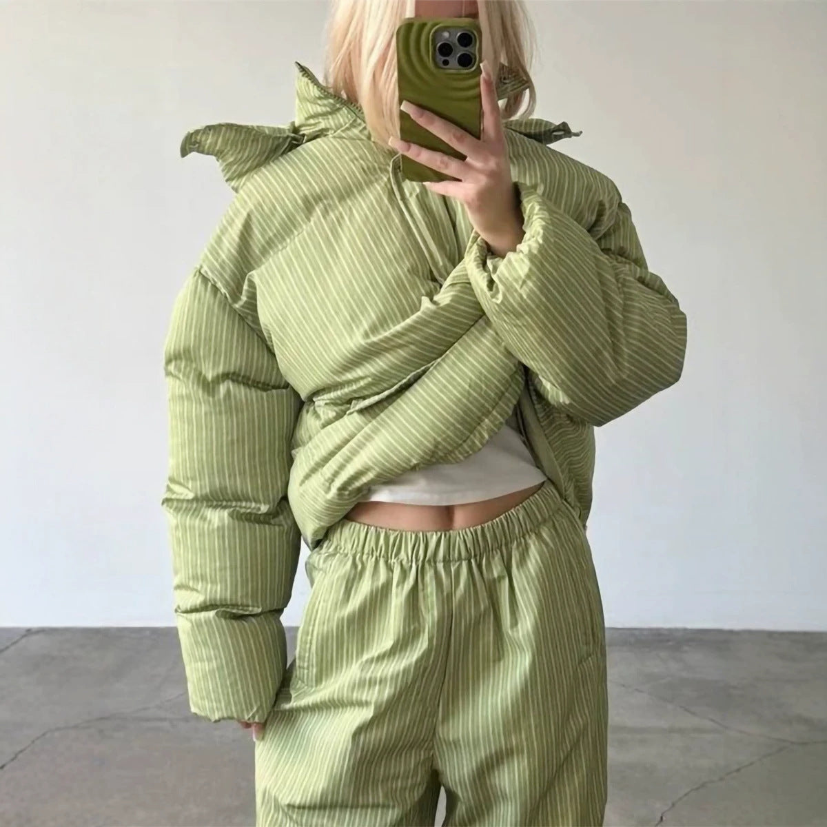 Élégant manteau délabré avec des imprimés rayés et à pois