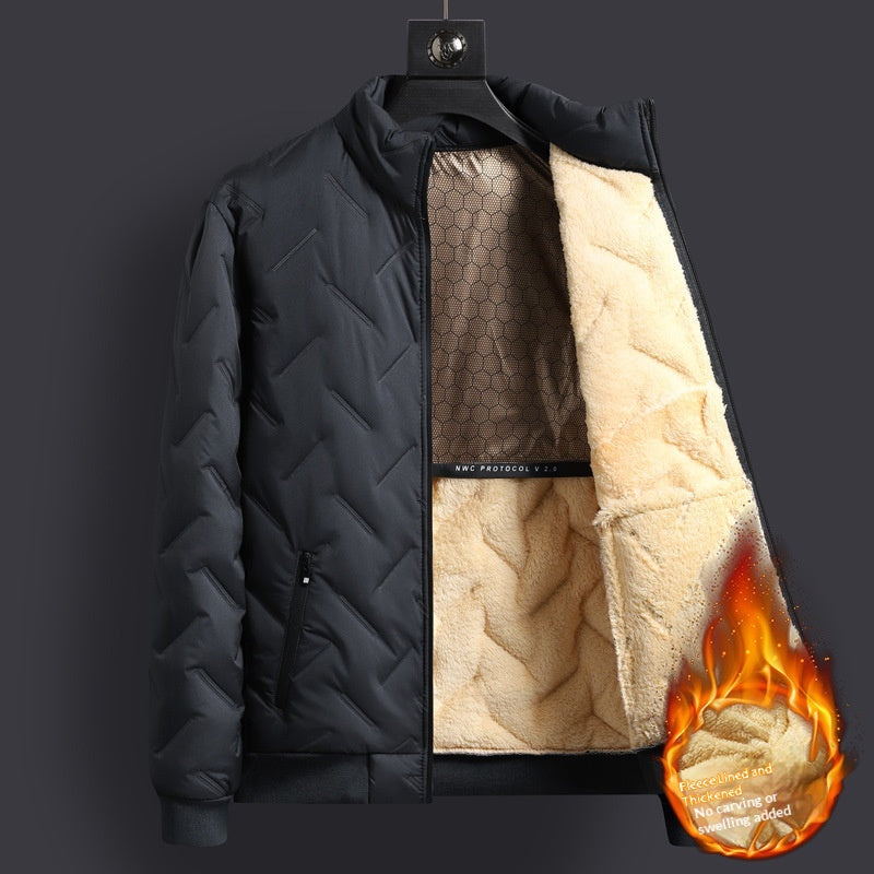 Manteau de coton rembourré de longueur moyenne avec un collier pour la chaleur