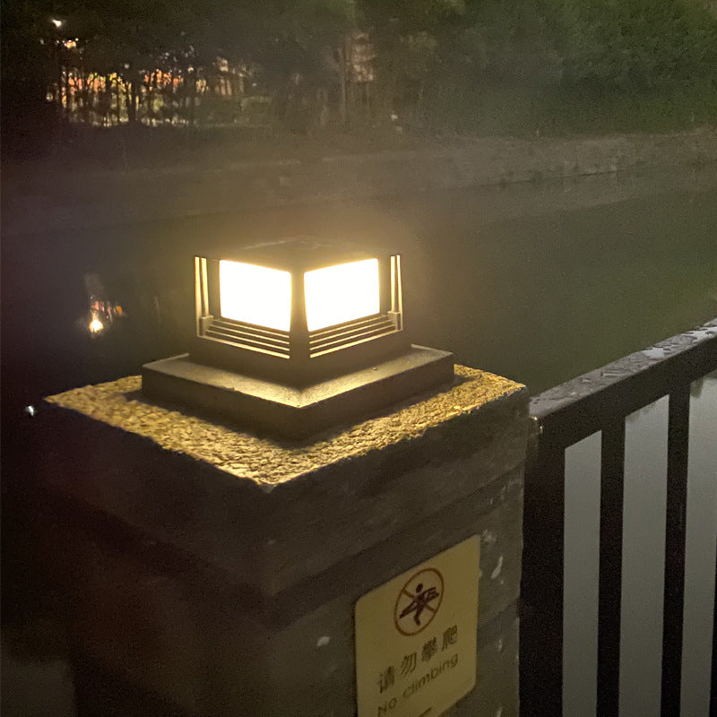 Lampe solaire extérieure Pilier Accueil Cour