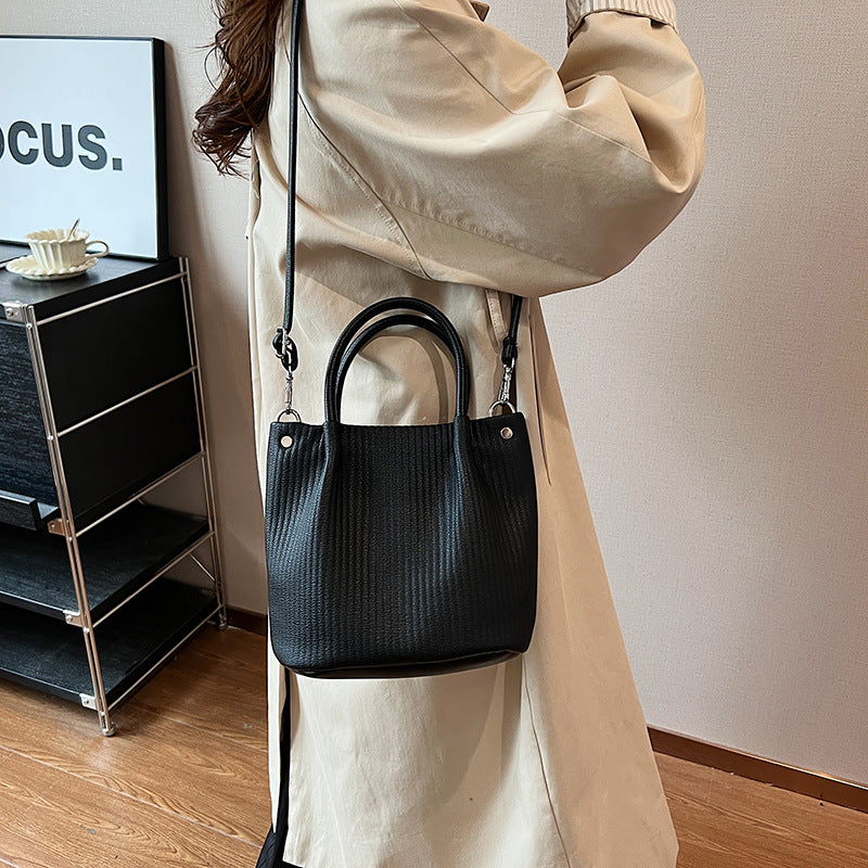 Sac transversal casual rétro chic à large bande pour femmes